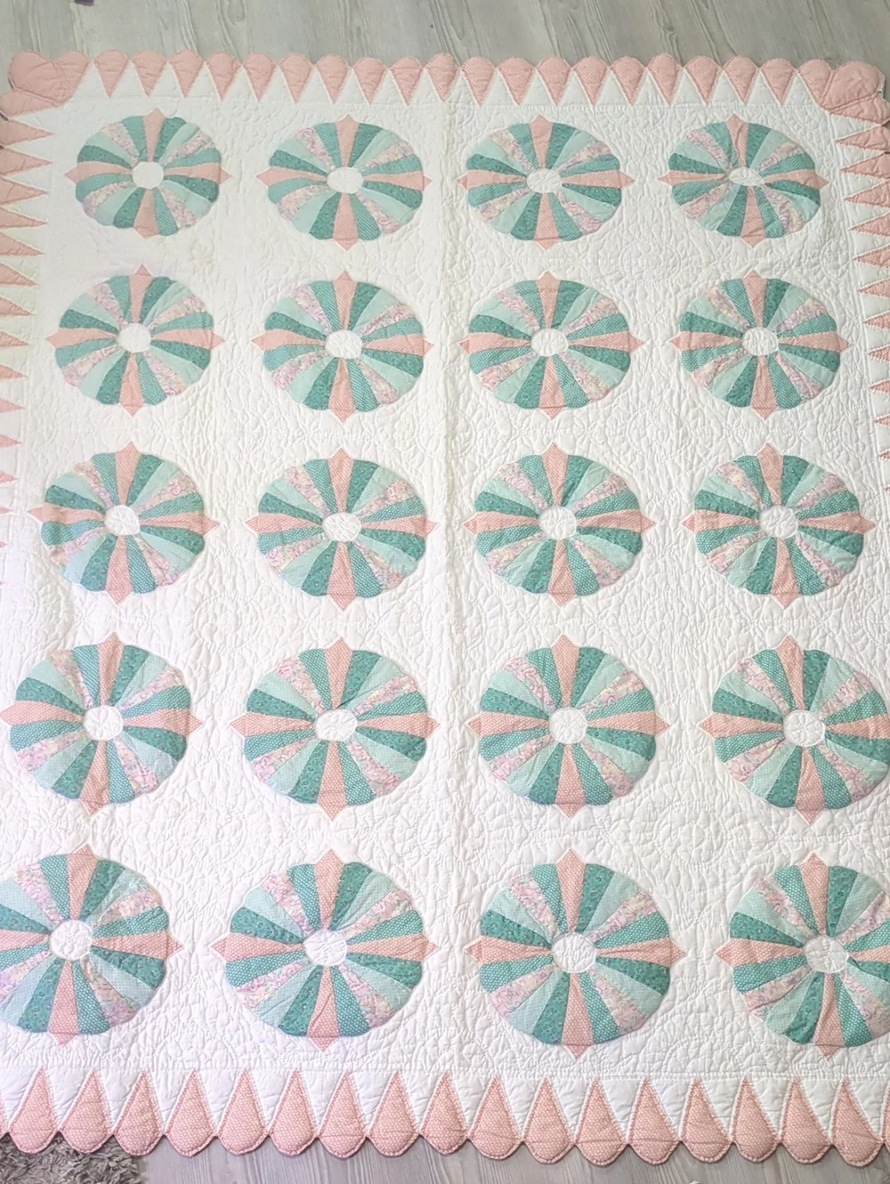 Dresden Plate Quilt 64x80 Pink Green Scalloped Edge Cottagecore Twin Throw